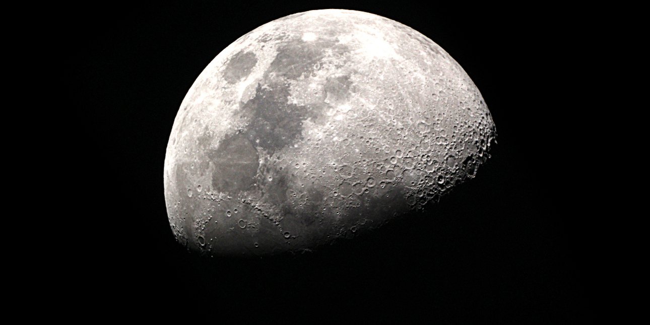 New estimate of the age of the Moon